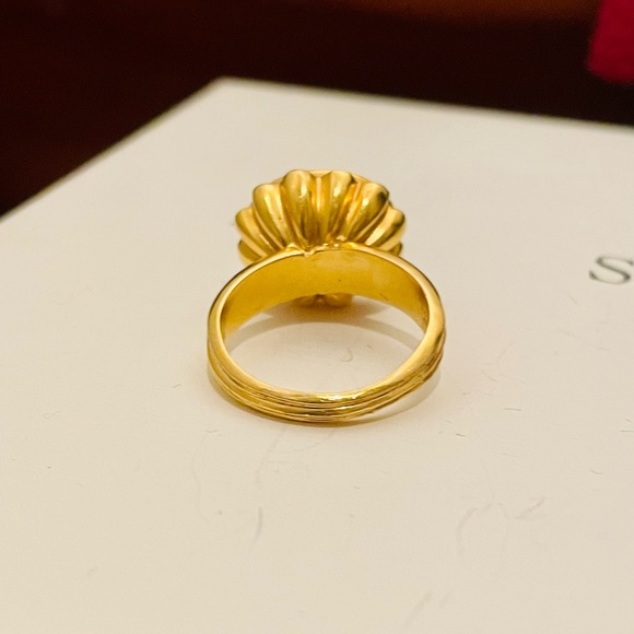 Estate 18k carved bloodstone Viking ship scalloped ring. US size 5 1/4. - Picture 9 of 11